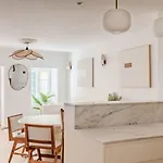 Stylish 2Br Apartment With Ac & Terrace | By Airnest