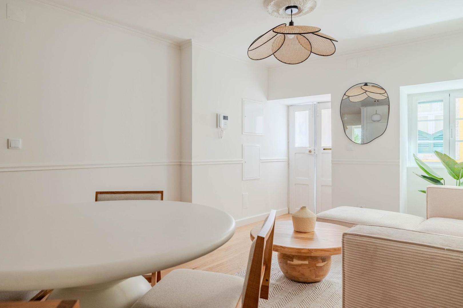 Stylish 2br With Ac & Terrace | By Airnest * Lisboa