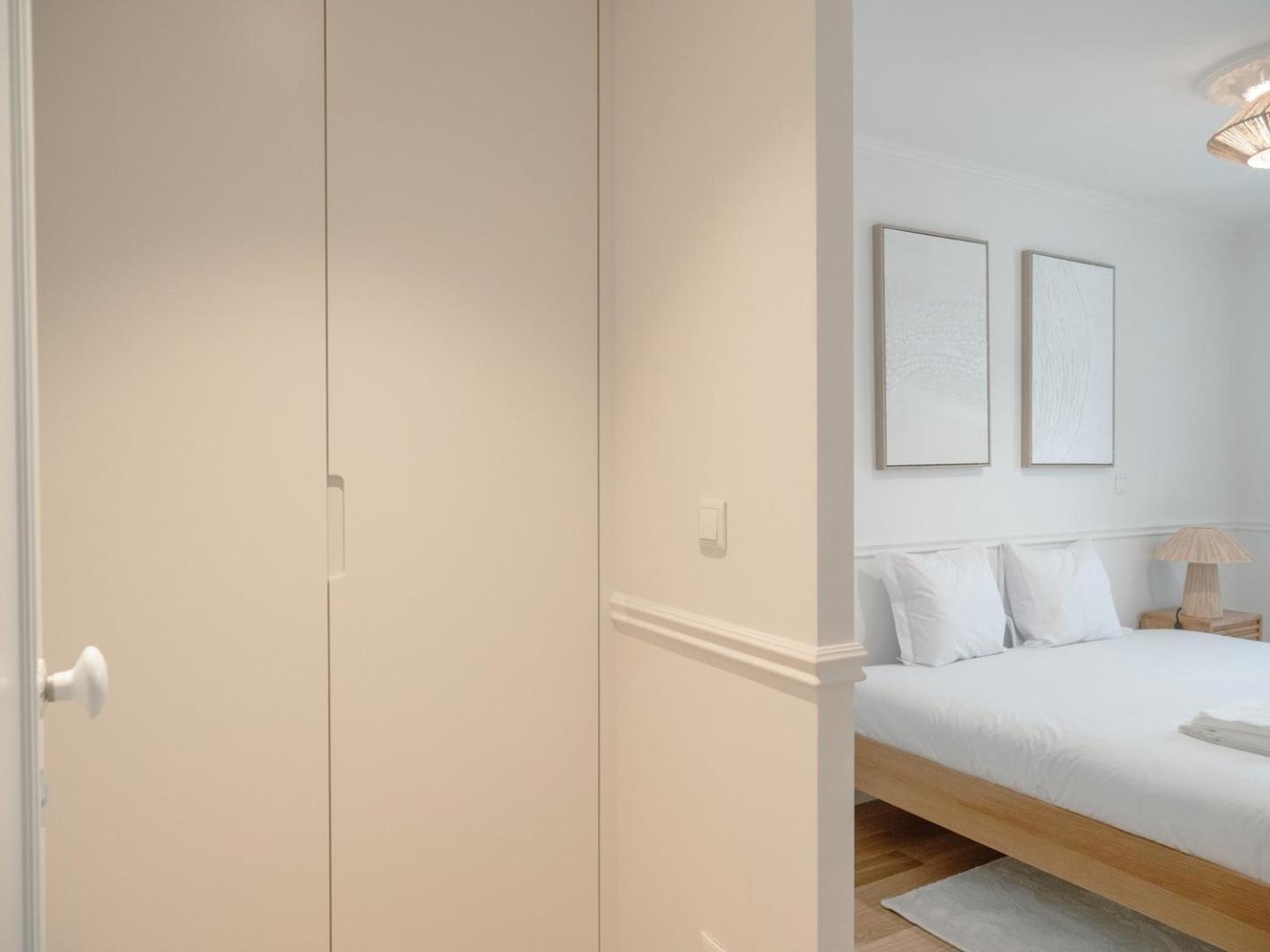 Stylish 2br With Ac & Terrace | By Airnest * Lisboa