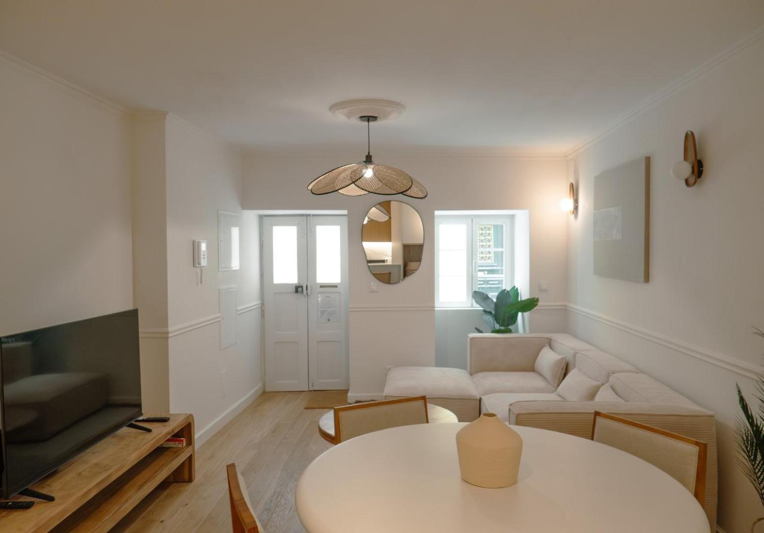 Stylish 2br With Ac & Terrace | By Airnest Lisboa